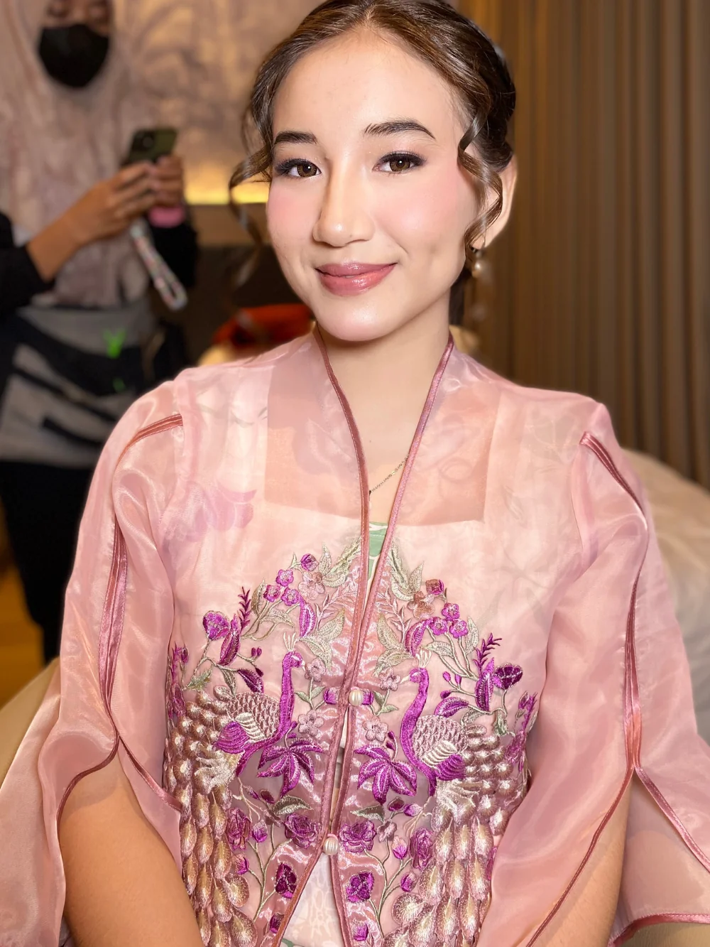 Makeup Tunangan Soft Glam Natural Malang